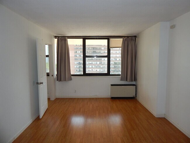 Foto del edificio - 280 Marin Blvd