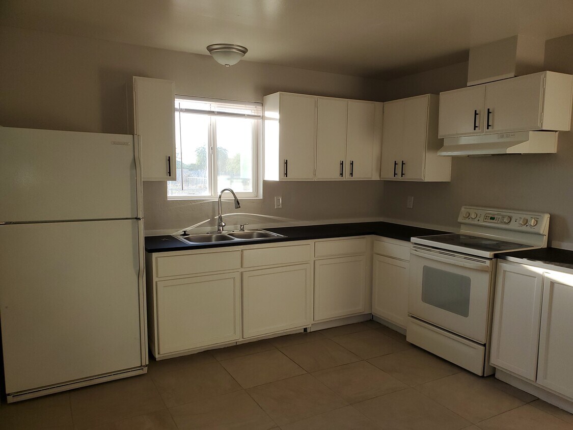 Primary Photo - 1429 S 11th Ave