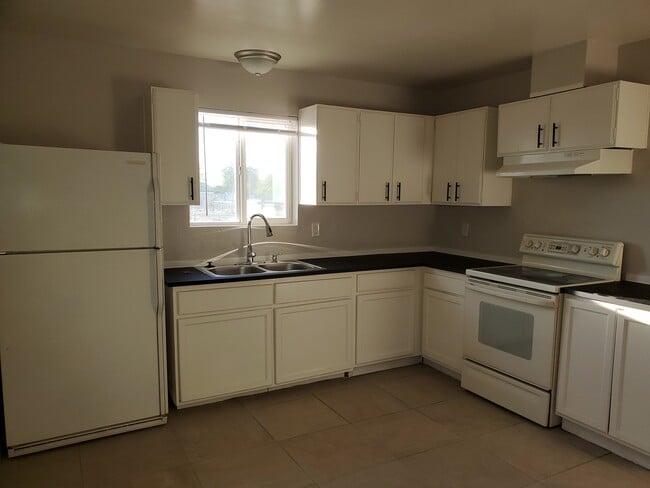 Building Photo - 1429 S 11th Ave