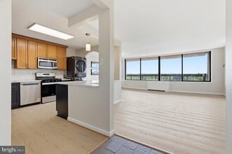 Building Photo - 3705 S George Mason Dr