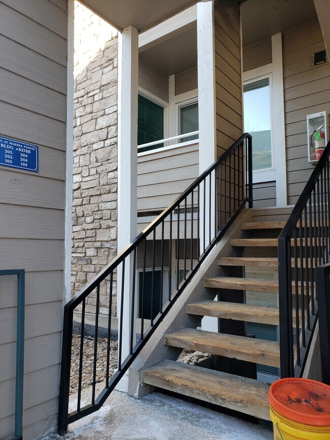 ¡A solo 6 pasos de tu tranquilo hogar! - 8378 S Upham Way