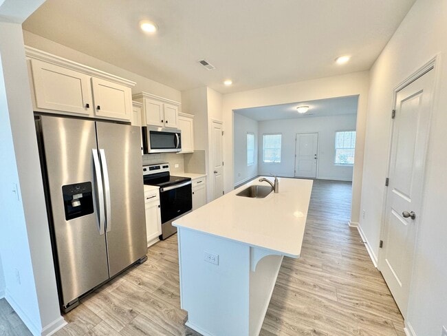 Building Photo - Ready June 6th! Two bedroom townhome in Lo...