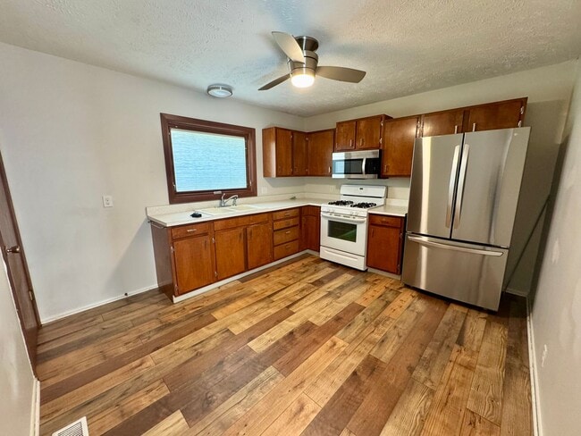 Building Photo - 3 bed 1 1/2 bath in NE Lincoln