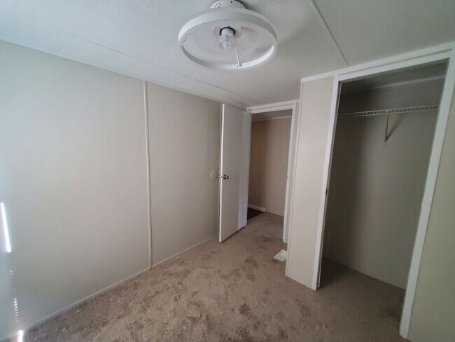 Building Photo - 5615 Pepperidge Dr