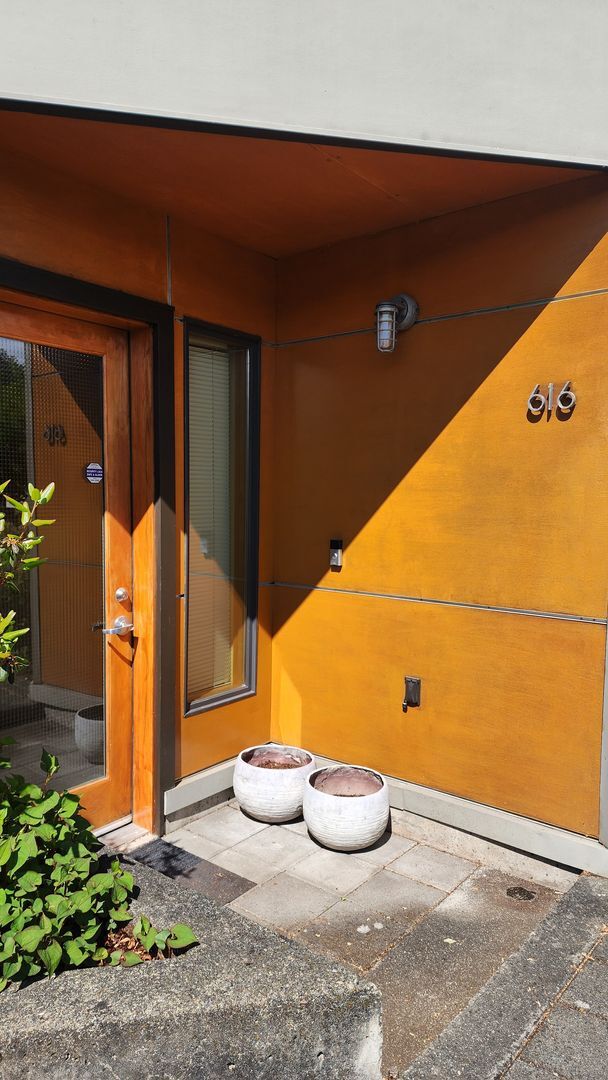 Foto del edificio - Corner Townhouse in Downtown Tacoma with A...