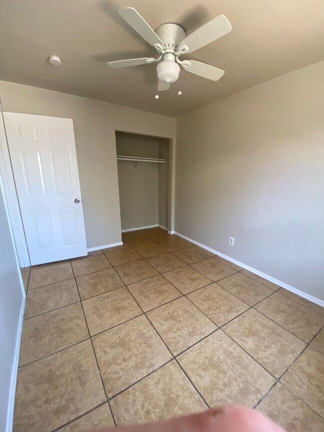 Building Photo - Move In Ready! Two Bedrooms