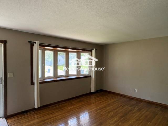 Foto del edificio - 255 Twilite Terrace NE