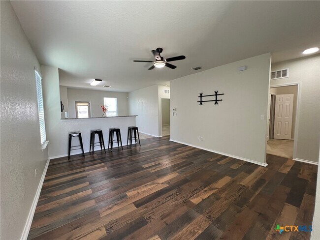 Building Photo - 338 Mistflower