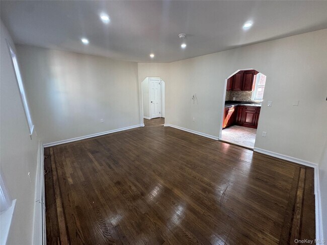 Building Photo - 1054 Lydig Ave