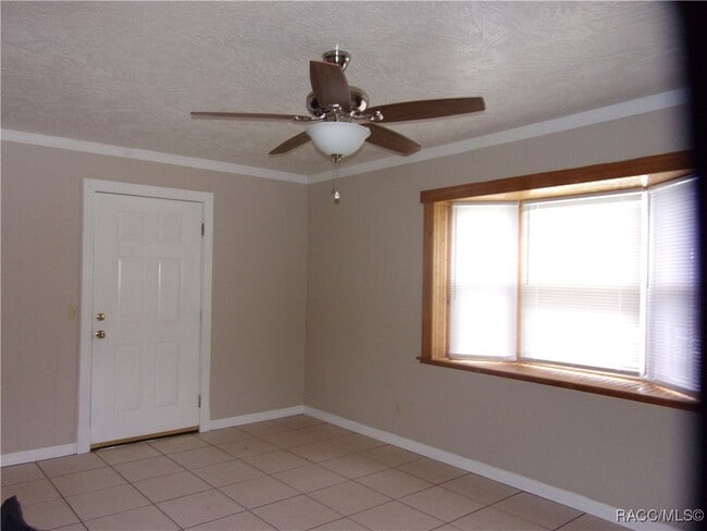 Building Photo - 1467 N Paul Dr