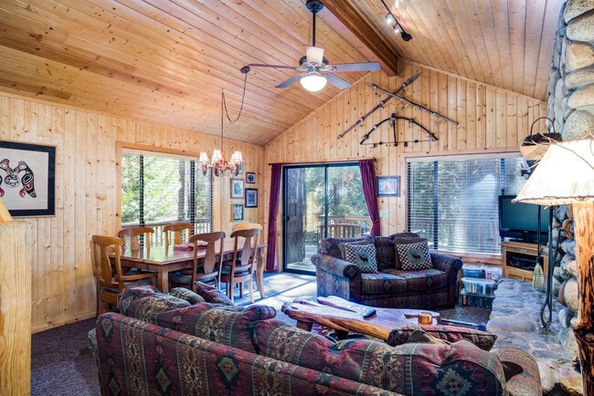Building Photo - 2580 Yosemite Pines Ln
