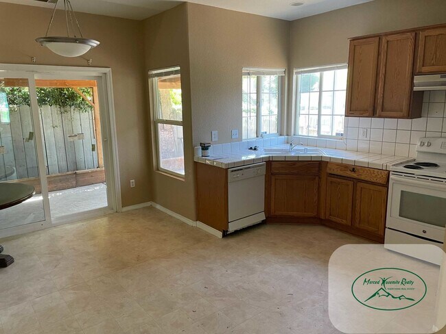 Foto del edificio - Apply Now to Schedule Viewing. Available u...