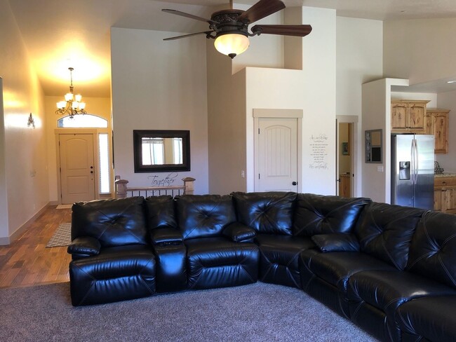 Building Photo - 3 br, 2.5 bath House - 75 E. Loafer Drive