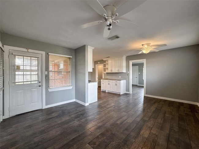 Building Photo - 5619 Wood Creek Way