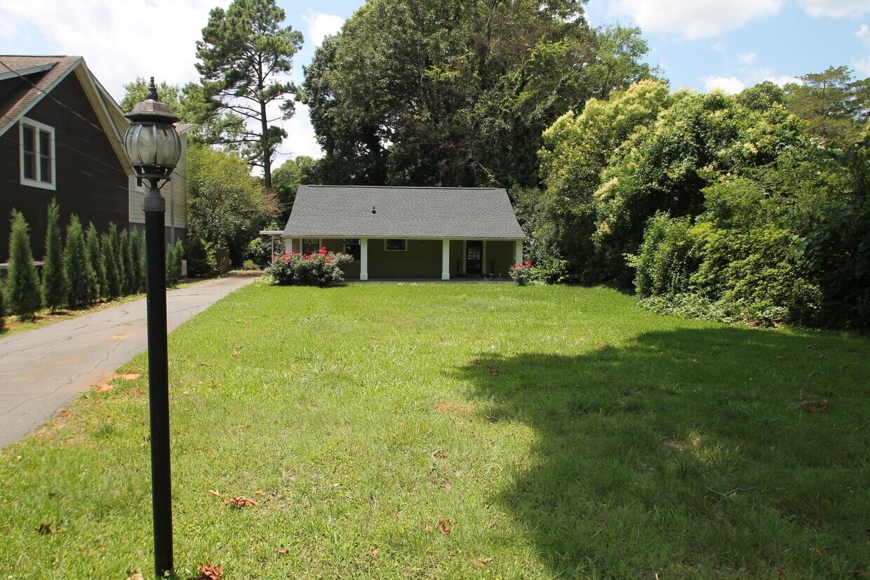 Primary Photo - Exclusively Offered By Muse Realty Rentals...