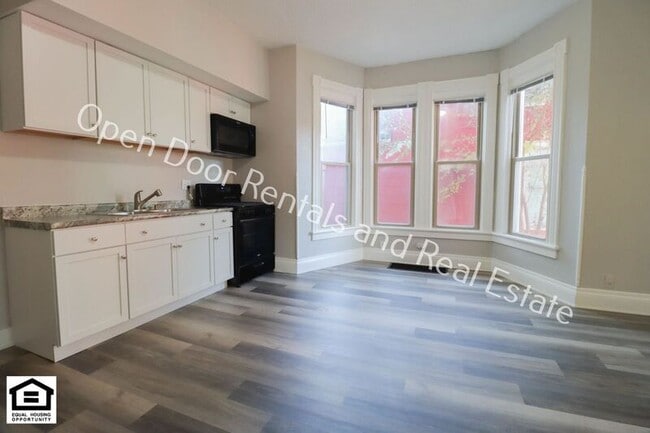 Building Photo - 340 W Dewald St