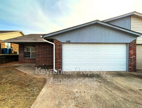 Building Photo - 1108 Parkview Dr