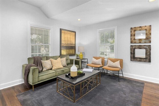 Building Photo - 1211 Romeria Dr