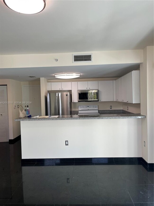 Building Photo - 2740 SW 28th Terrace