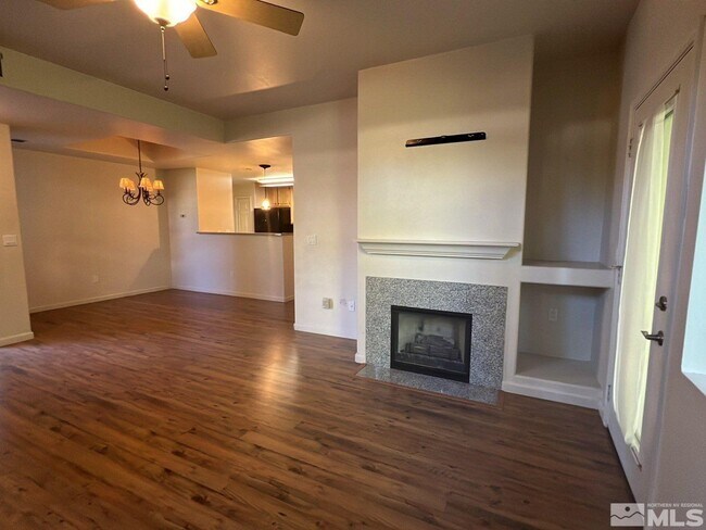 Foto del edificio - 900 S Meadows Pkwy