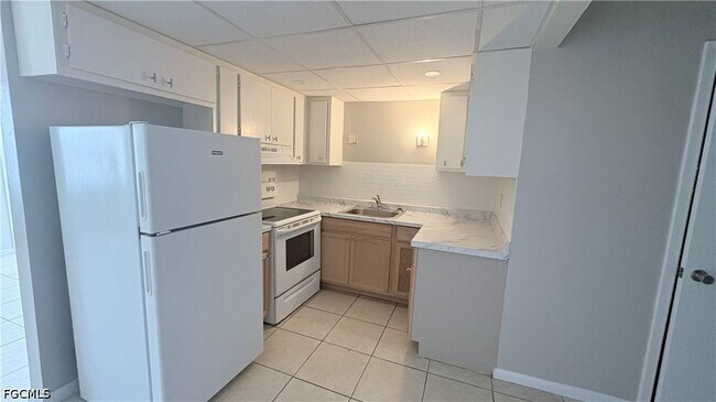 Building Photo - 712 Karlov St