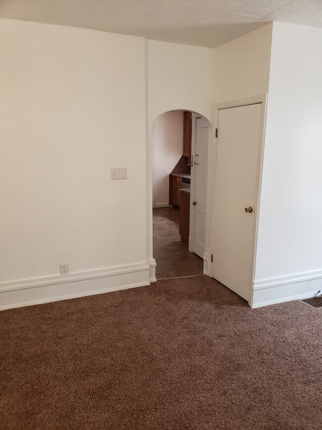 557 4th St Unit 1, Butler, PA 16001 Apartments in Butler, PA