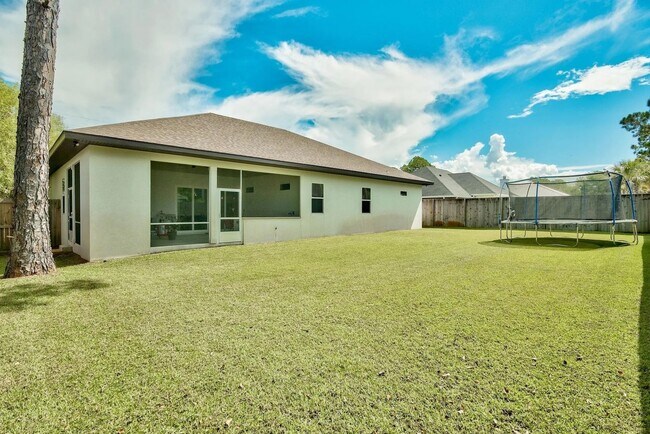 Foto del edificio - Spacious 4-Bedroom Home for Long-Term Leas...