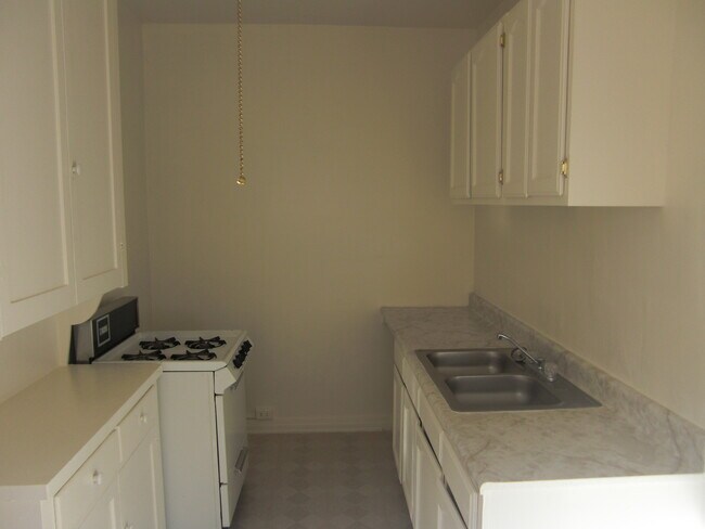 Building Photo - 1522 N Mariposa Ave