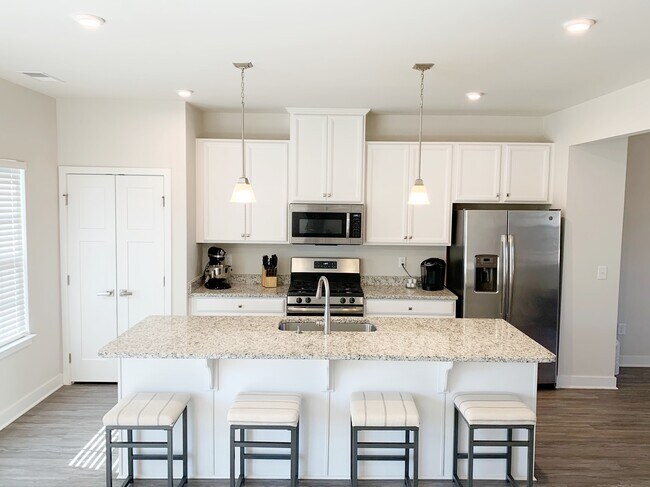 Foto del edificio - 240 Amber Acorn Ave