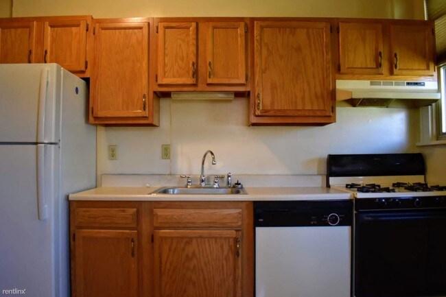 Building Photo - 3 br, 1 bath Duplex - 229 Whipple Street