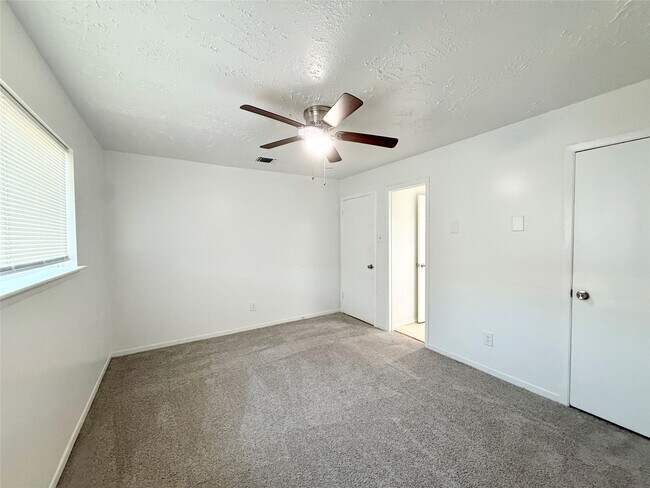 Foto del edificio - 10423 Kirkshire Dr