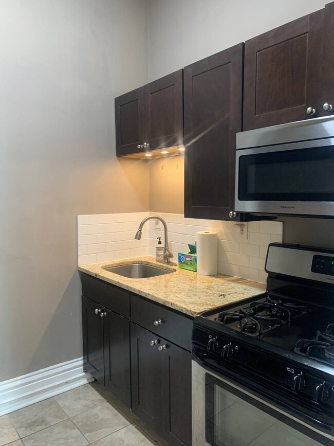 Building Photo - 21 Elk St