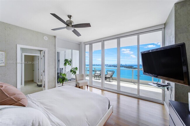 Building Photo - 2020 N Bayshore Dr