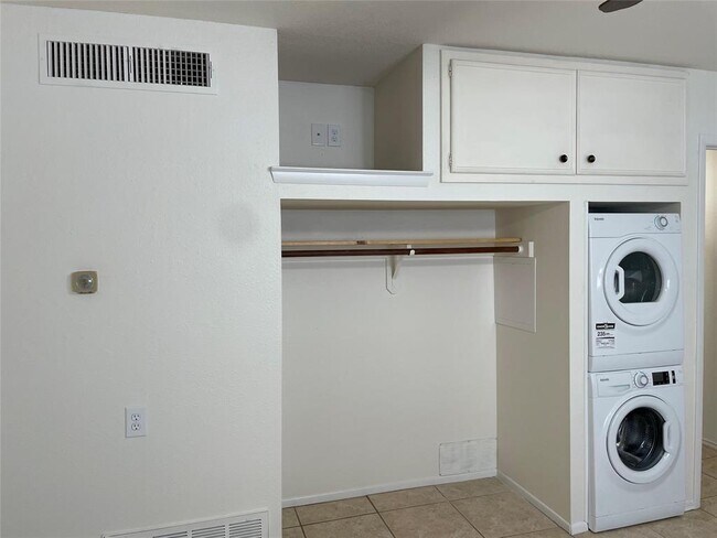 Foto del edificio - 21013 Highland Lake Dr