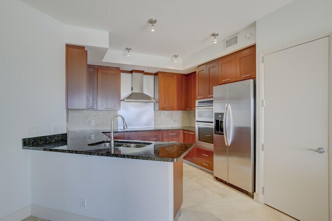 Foto del edificio - 2409 N Ocean Blvd