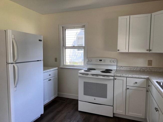 Building Photo - Love Where You Live in this Cozy 2 Bedroom...