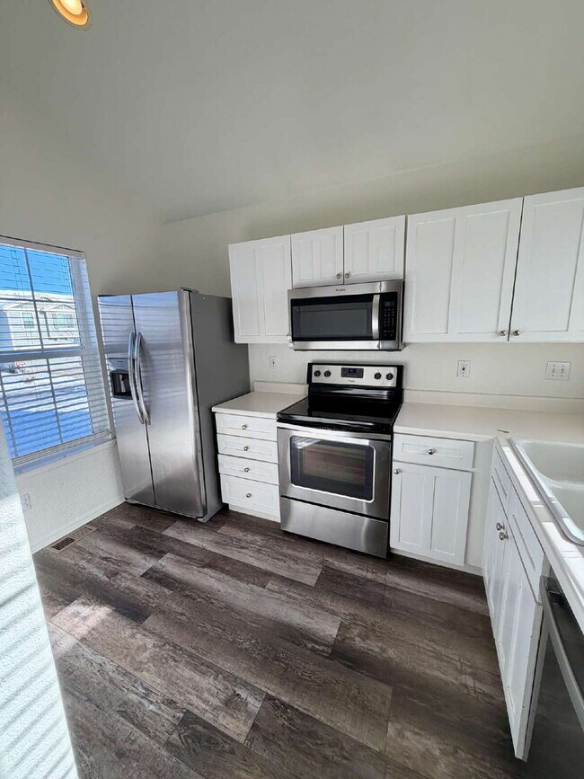 Building Photo - *LIMITED TIME OFFER!* Secure your move-in before December 31, 2025, and enjoy a $1,000 discount o...