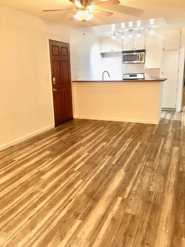 Foto del edificio - title - Beautiful 1 Bed/1 Bath Condo Apart...