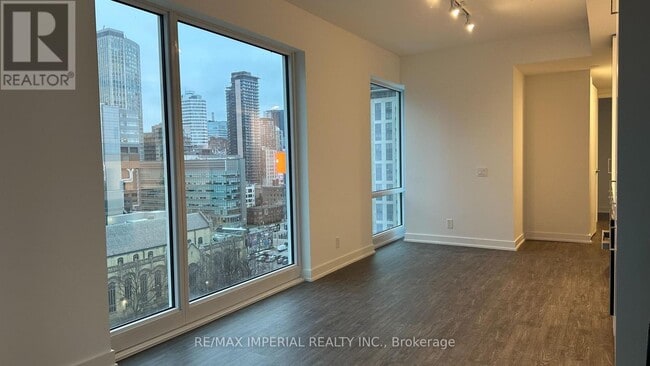 Photo du bâtiment - 88 Queen St E