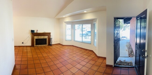 Foto del edificio - 15721 Shadow Mountain Ln