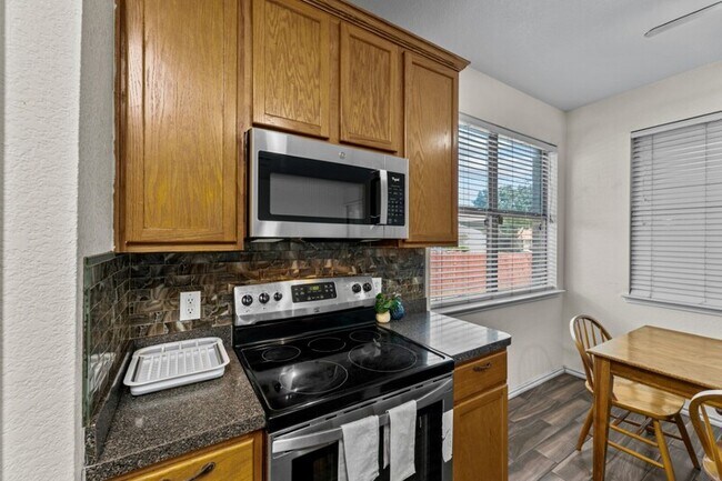 Foto del edificio - 3410 Michelle Ridge Dr