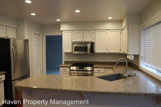 Building Photo - 3 br, 2.5 bath House - 9904 242nd Pl SW