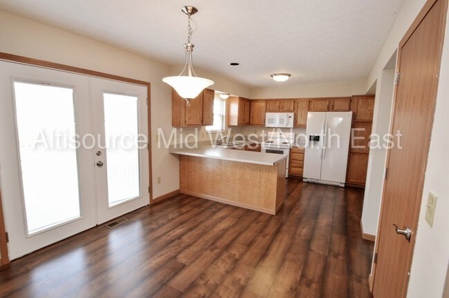 Building Photo - 2583 Locksley Rd