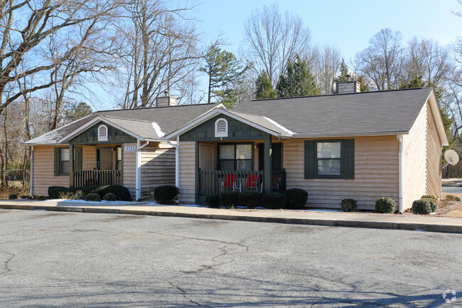 Building Photo - Valleyview Apartments