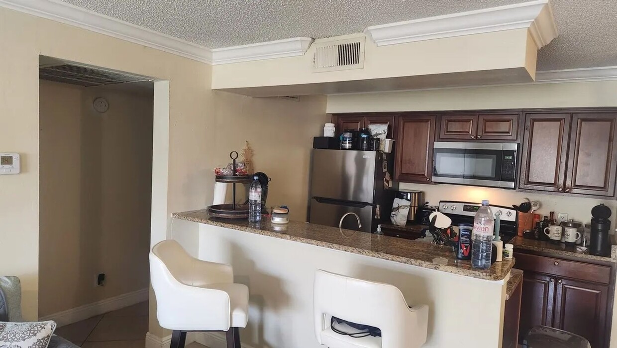 Foto principal - ANNUAL RENTAL - 2 BED / 2 BATH 2ND FLOOR C...