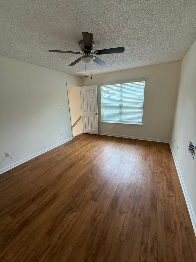Building Photo - 1005 Carrin Dr