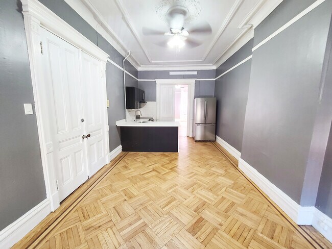 Building Photo - 604 Halsey St