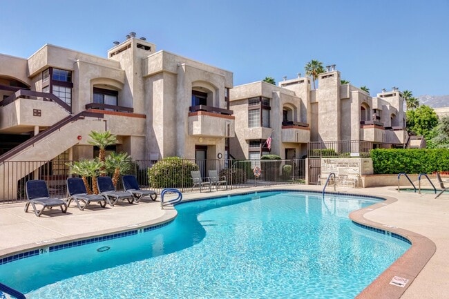 Building Photo - 2601 S Broadmoor Dr