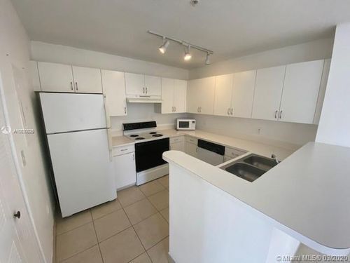 Foto principal - 4350 NW 107th Ave