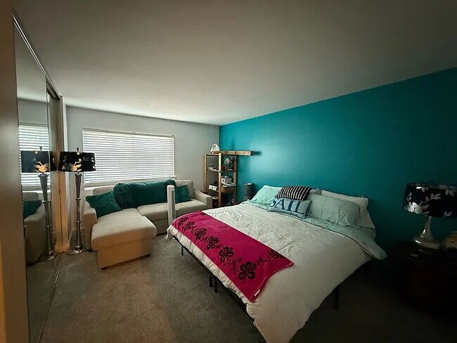 Foto del edificio - "Charming 1-Bed Oasis in San Diego's Heart – Your Perfect Urban Retreat!"